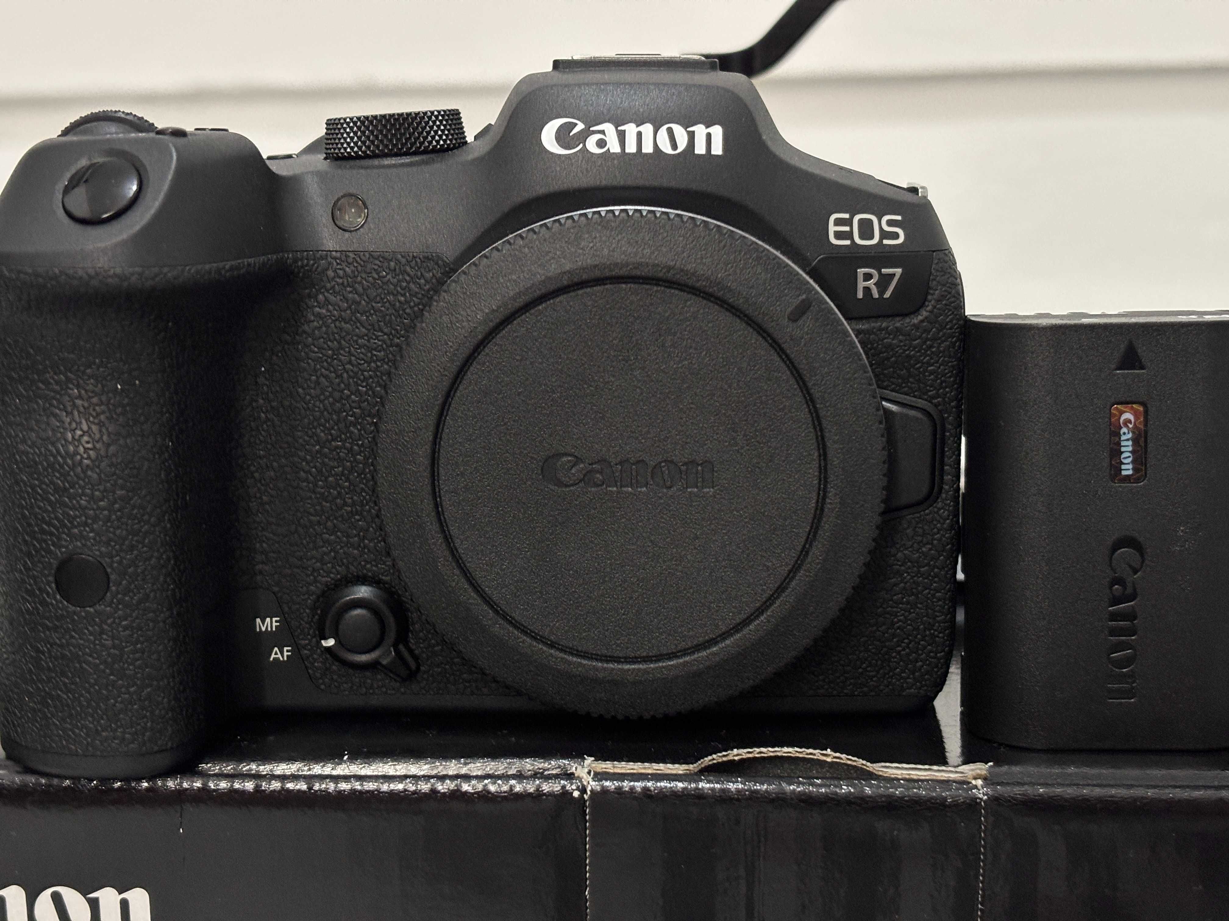 CANON EOS R7 c/ extras