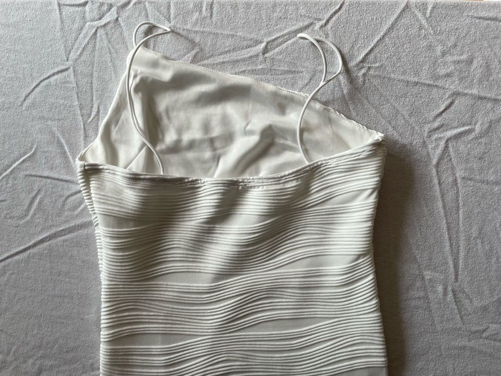 Sukienka biała na ramiączkach