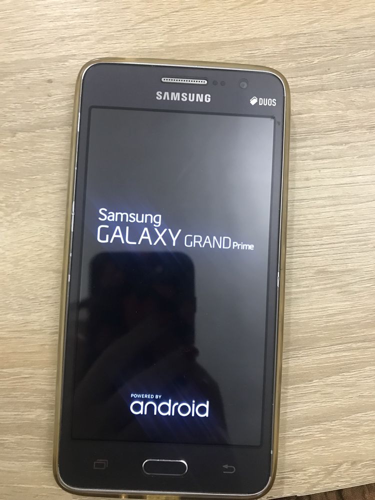 Телефон Samsung Galaxy J5