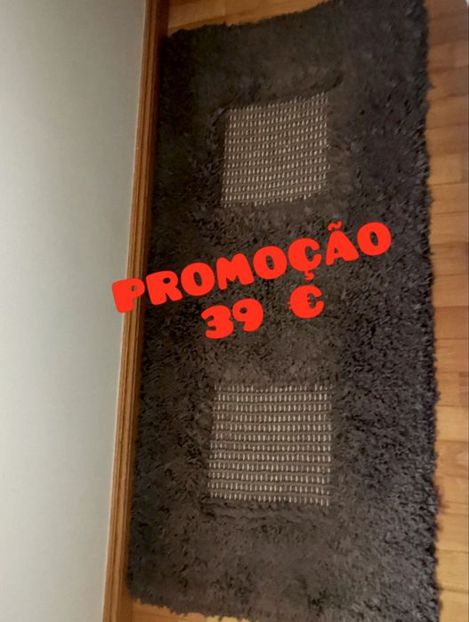 Tapete castanho feito à mão