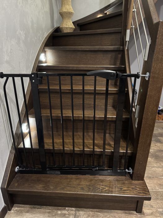 Barierka, bramka zabezpieczająca na schody