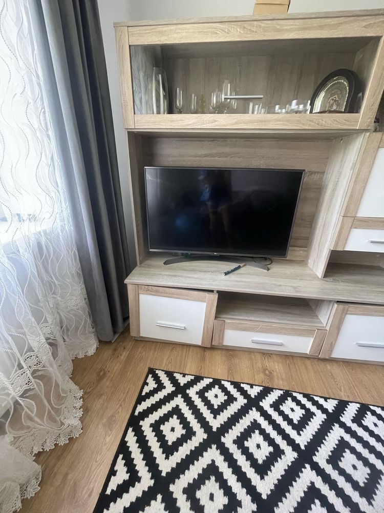 Стенка у вітальню