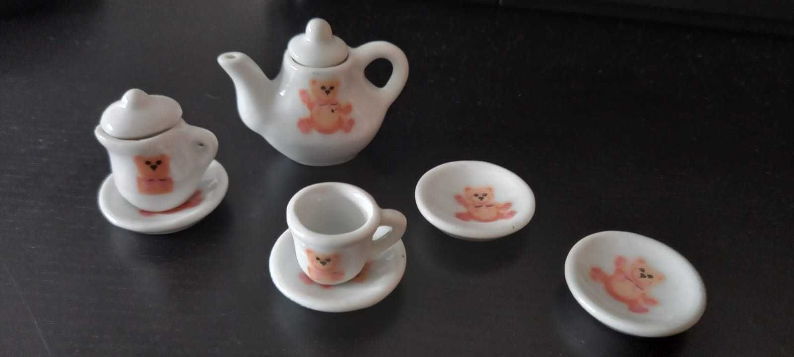 Serviço de chá de boneca em cerâmica