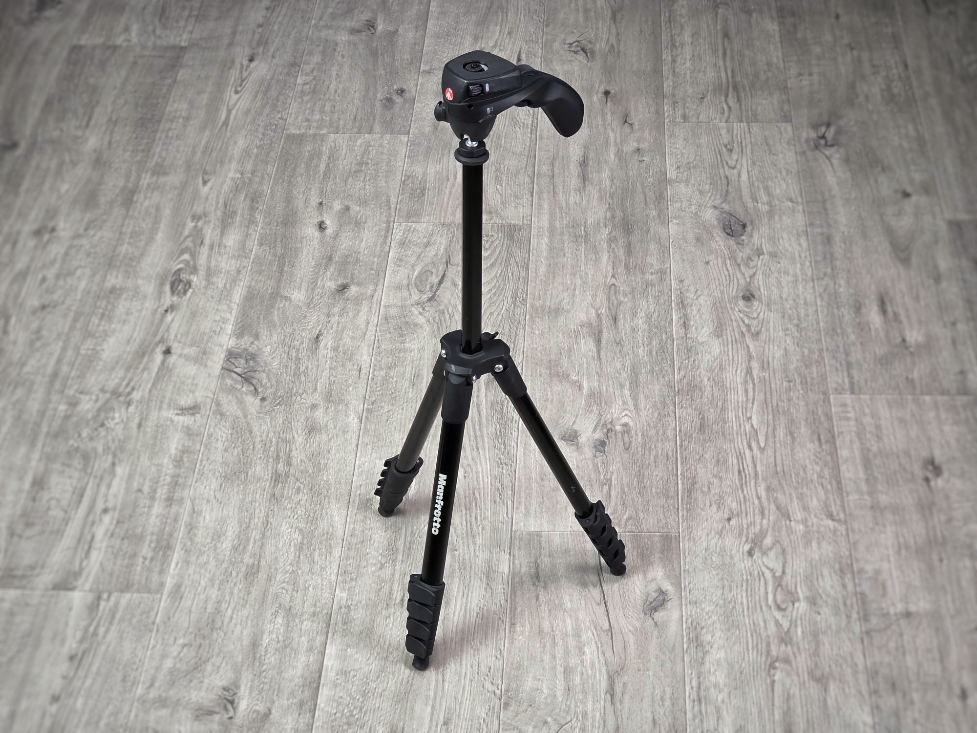 Штатив Manfrotto Compact Action (MKCOMPACTACN-BK)