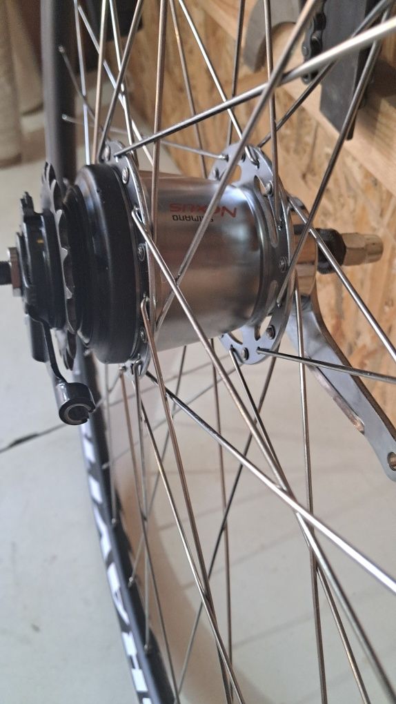 Колесо 28" на втулці Shimano nexus 7.