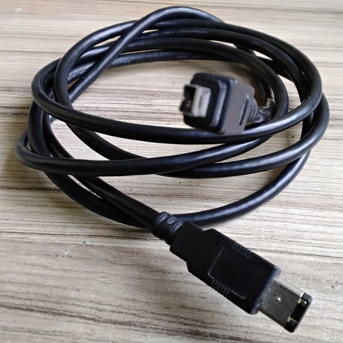 кабель DVI для цифровых видеокамер и фотоаппаратов