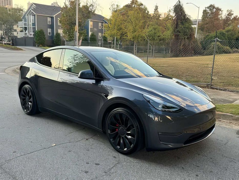Tesla Model Y      2022