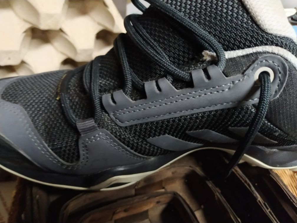 Tênis ADIDAS 38 Vendo ou troco por Tênis 45 NIKE ou ADIDAS