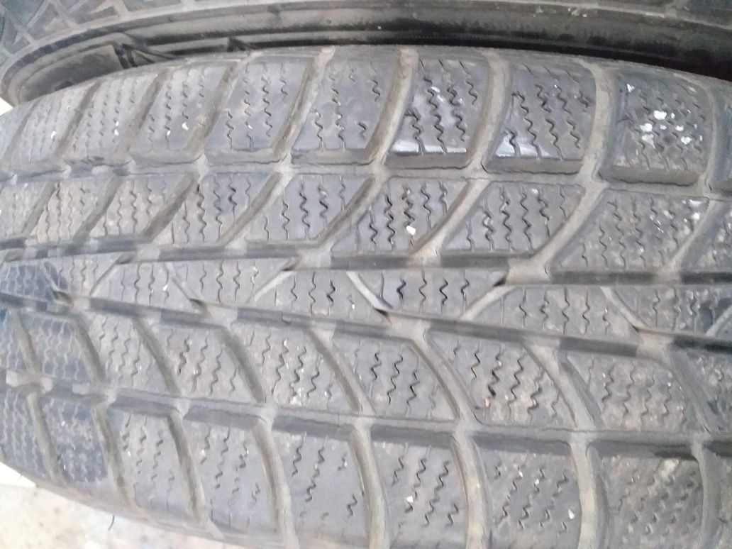 opony zimowe 175x70x14 HANKOOK2szt 200zł 2014r