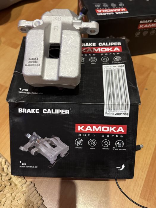 Тормозні суппорти задні лівий правий toyota rav4