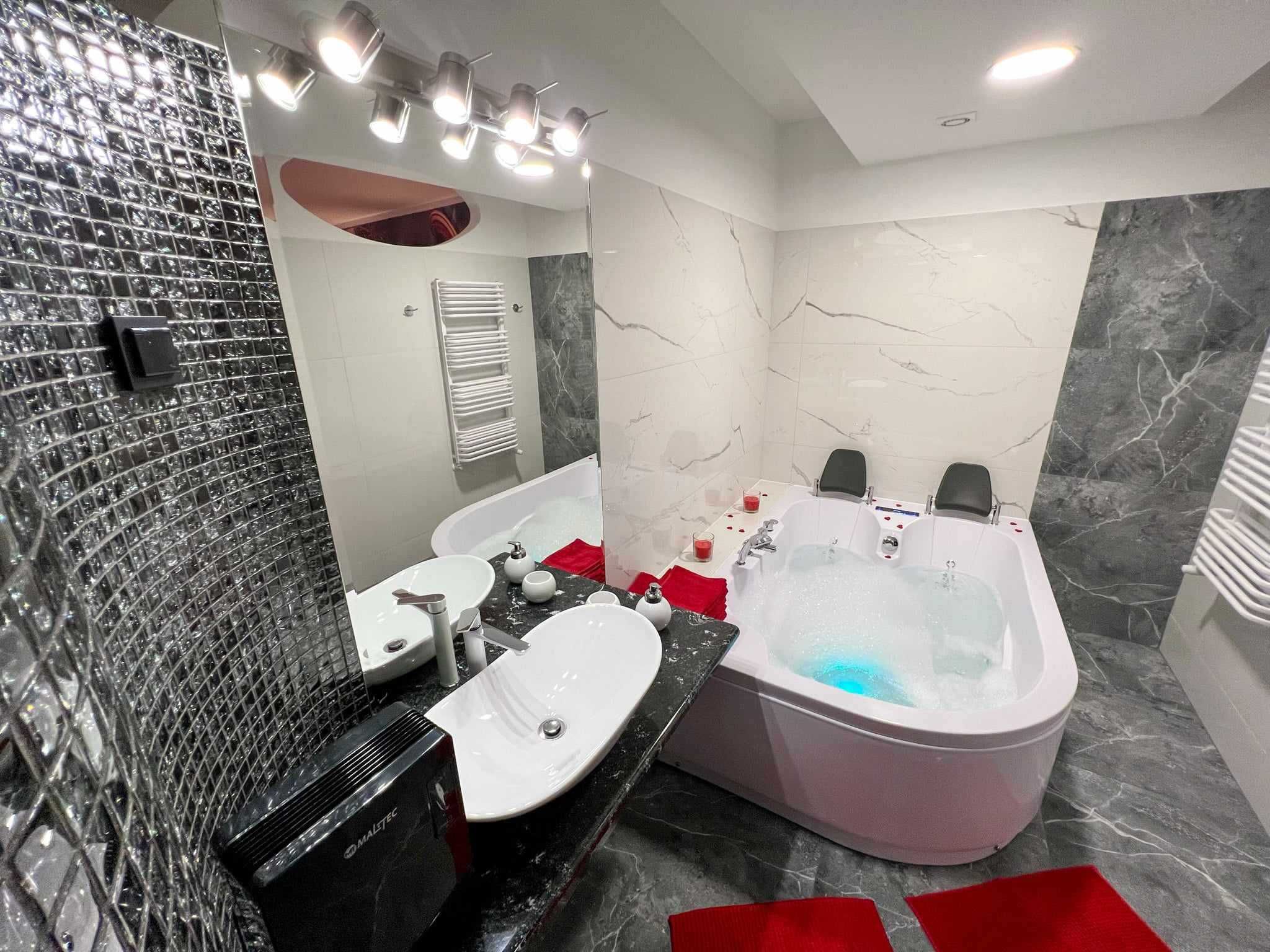 Romantyczny Apartament z Jacuzzi dla Par Love-Room Płock / Soczewka