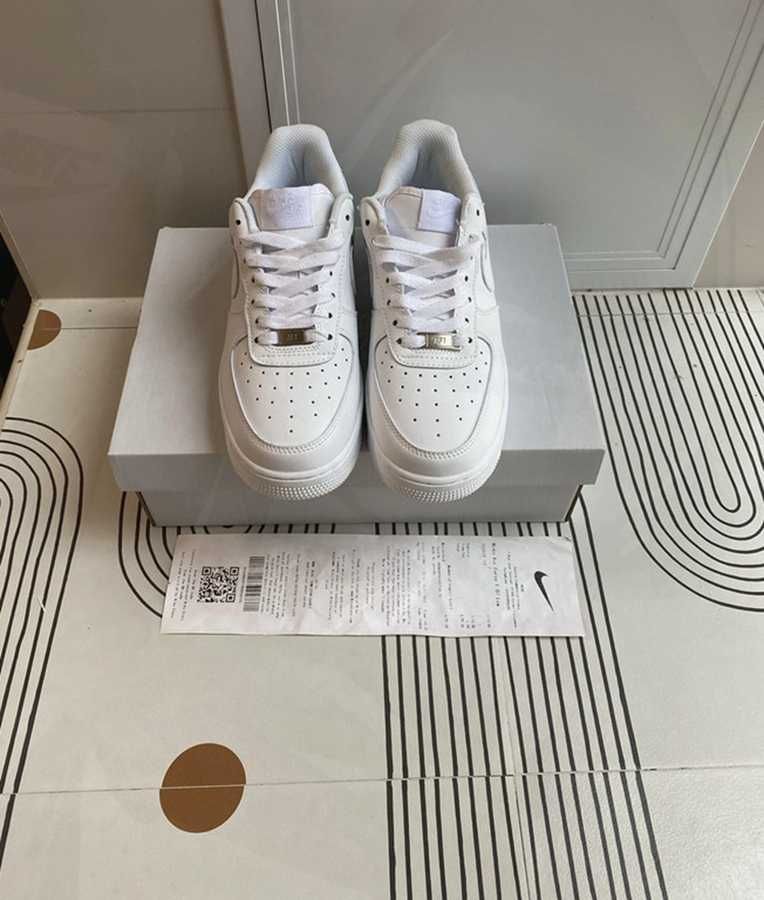 Damskie tenisówki Nike Air Force 1 '07 w rozmiarze 40