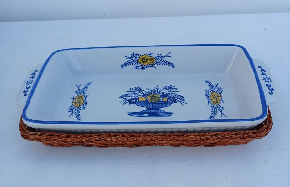Bandeja Cerâmica com Cesta Vime