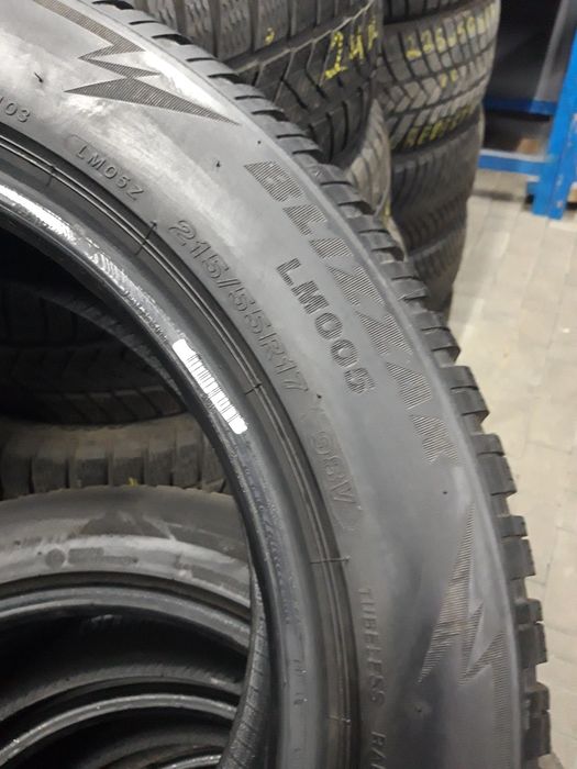 Комплект зимових шин Bridgestone 215/55R17