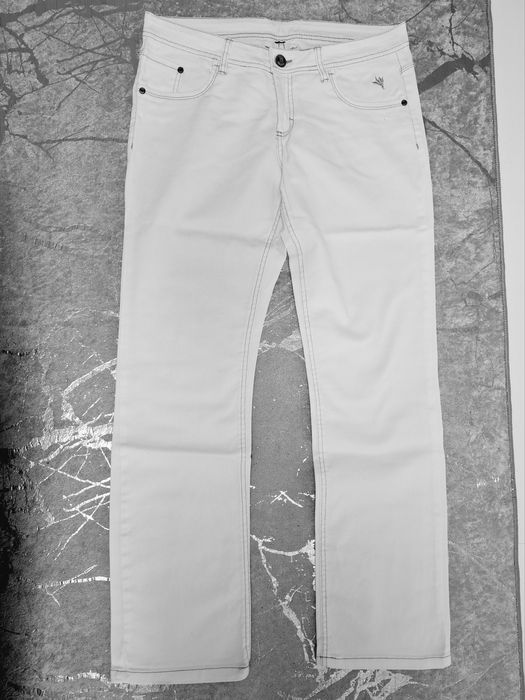 Dżinsy białe damskie