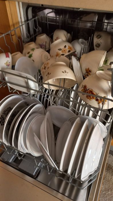 Pratos e tijwlas 40 pratos descazados, de sopa, ladeiris, sobremesa