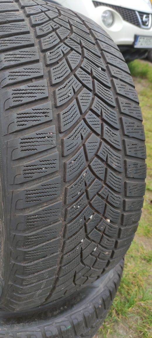 Opony zimowe z 2020r 235/45/18 Goodyear N