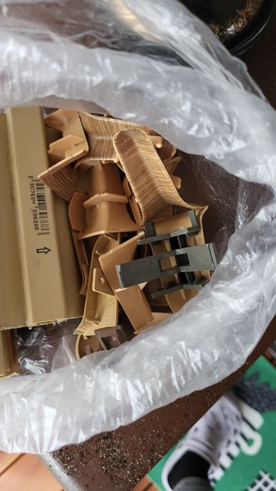 Listwy przypodłogowe.