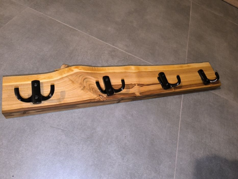 Ozdoba dekoracja Wieszak ścienny drewniany z metalowymi hakami – loft/