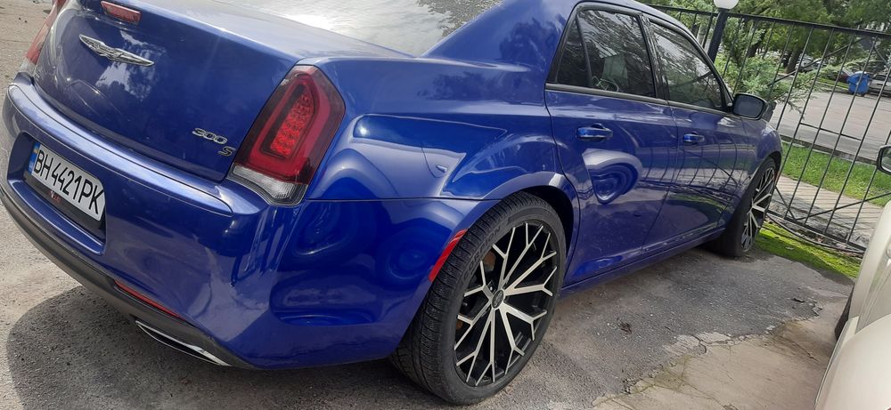 Продам Chrysler S300