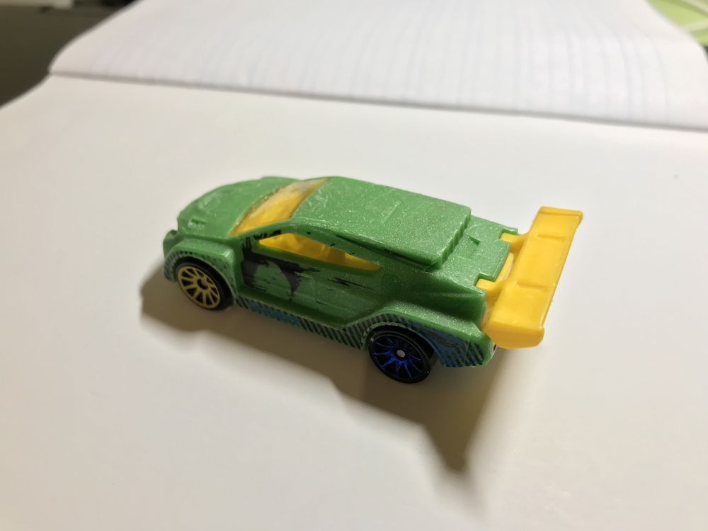 Машинка Hot Wheels меняющая цвет