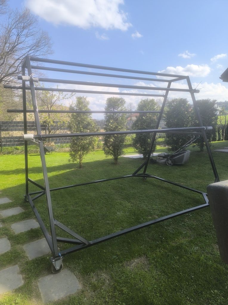 Trzepak/stojak na dywany