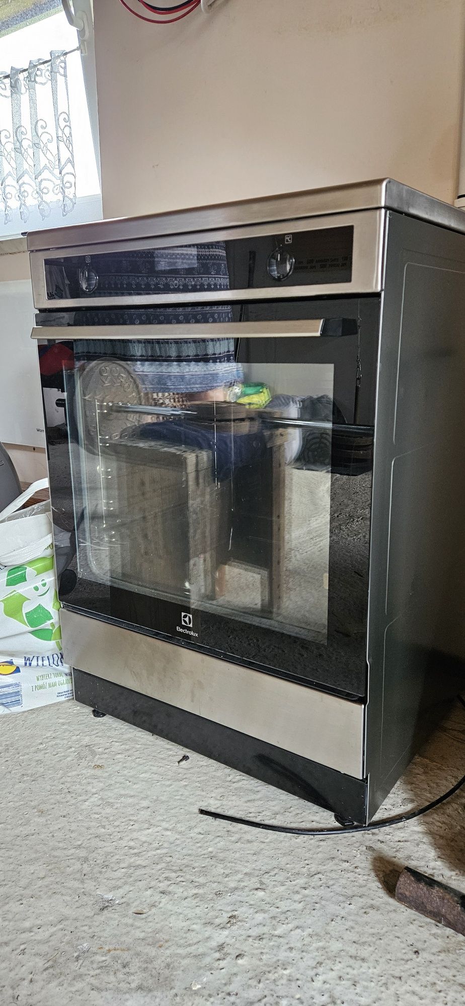 Kuchnia indukcyjna 220/380V Electrolux LKI64020BX