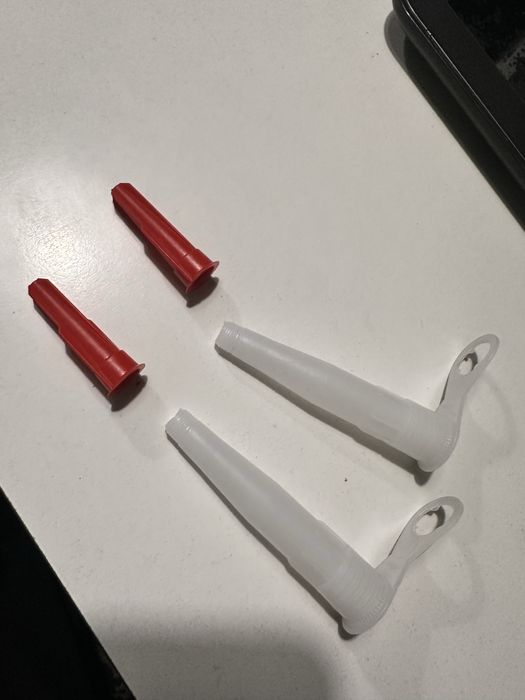 Końcówki do silikonu duża ilość