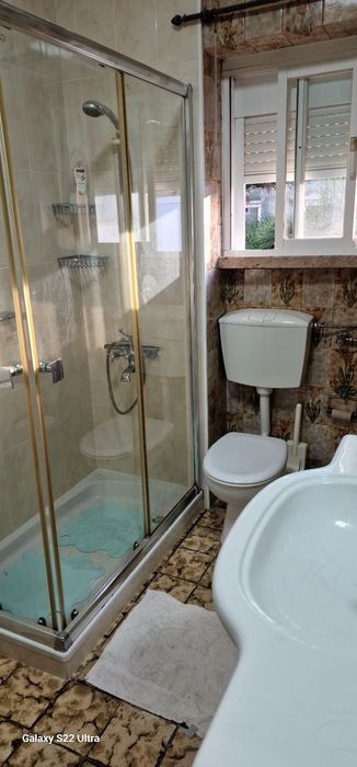 Alugo quarto compartilhado na Amadora