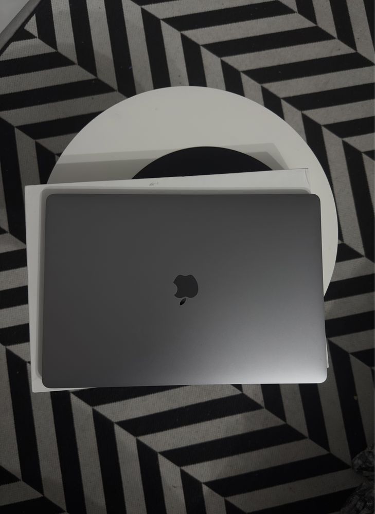 Macbook pro 15 i7 16gb ram (zamiana)