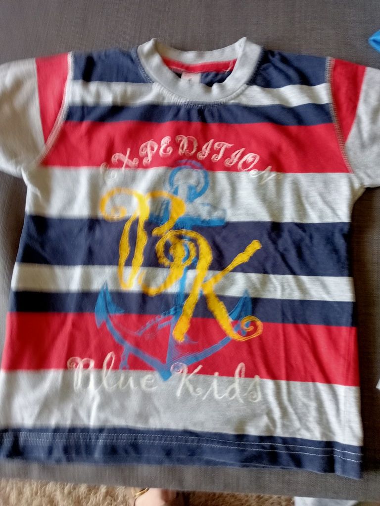 Calções e 2 t-shirts tamanho 3/4 anos