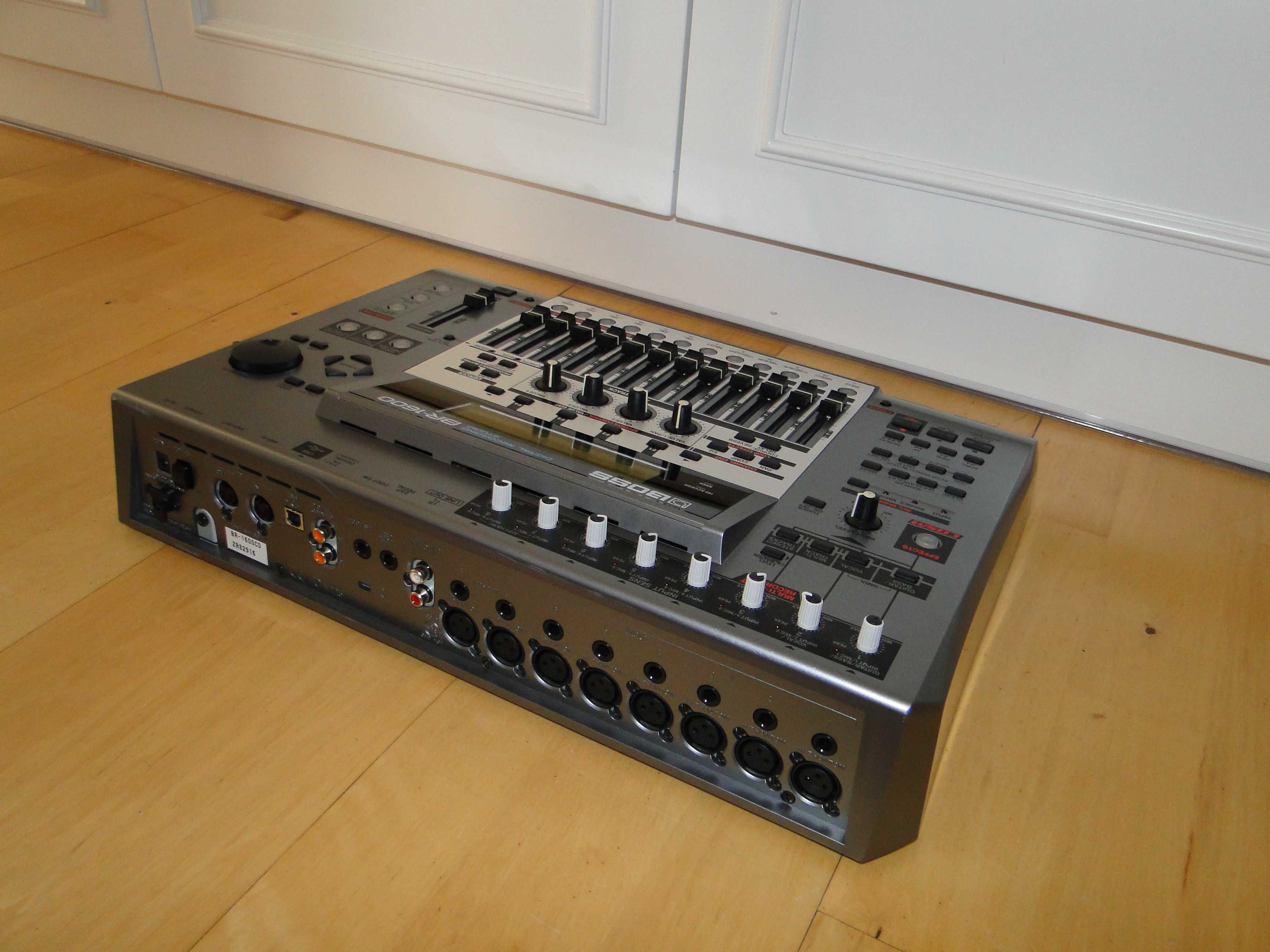 Zawodowe Cyfrowe Studio Nagrań Mikser Rejestrator ROLAND BOSS BR-1600