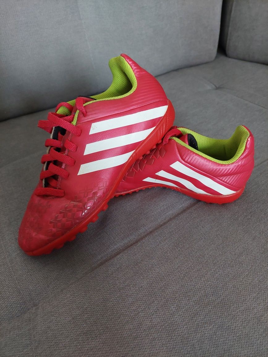 Turfy, korki Adidas Predator, buty piłkarskie, rozm 33