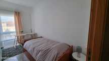 635956 - Quarto com cama de solteiro em...