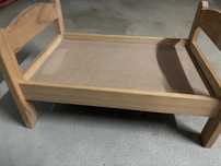 Cama de madeira IKea