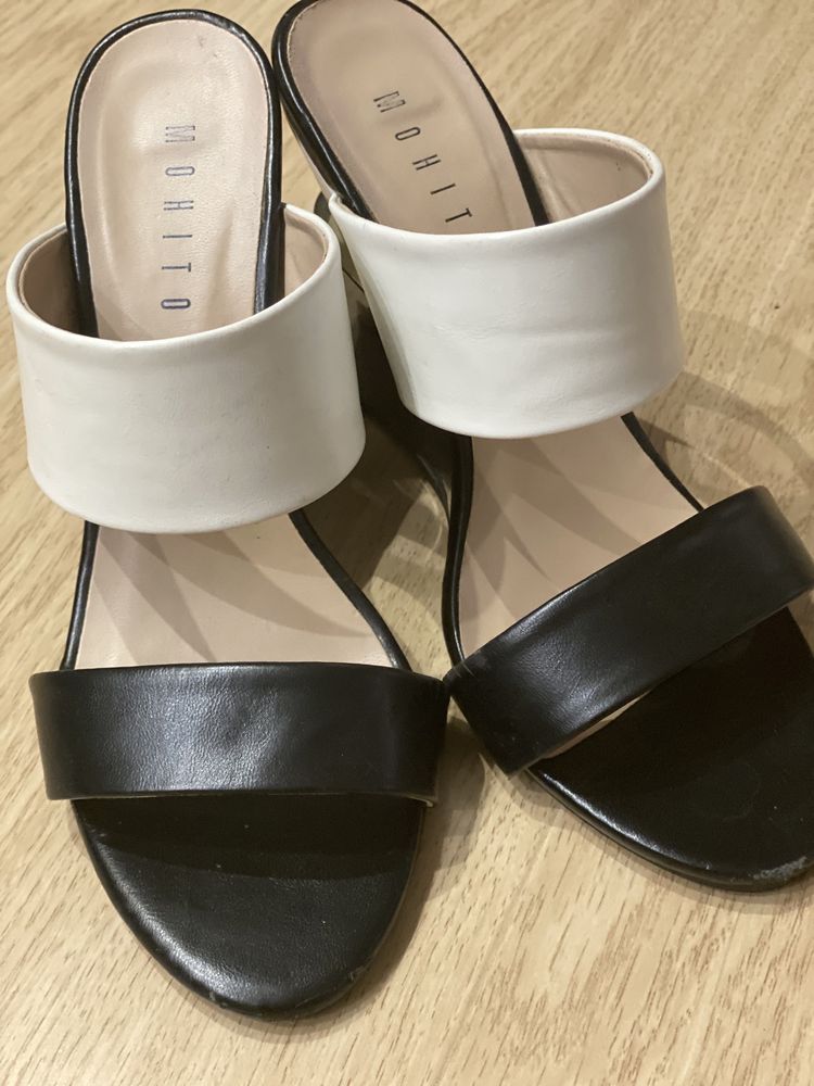 Eleganckie klapki na koturnie Mohito 37