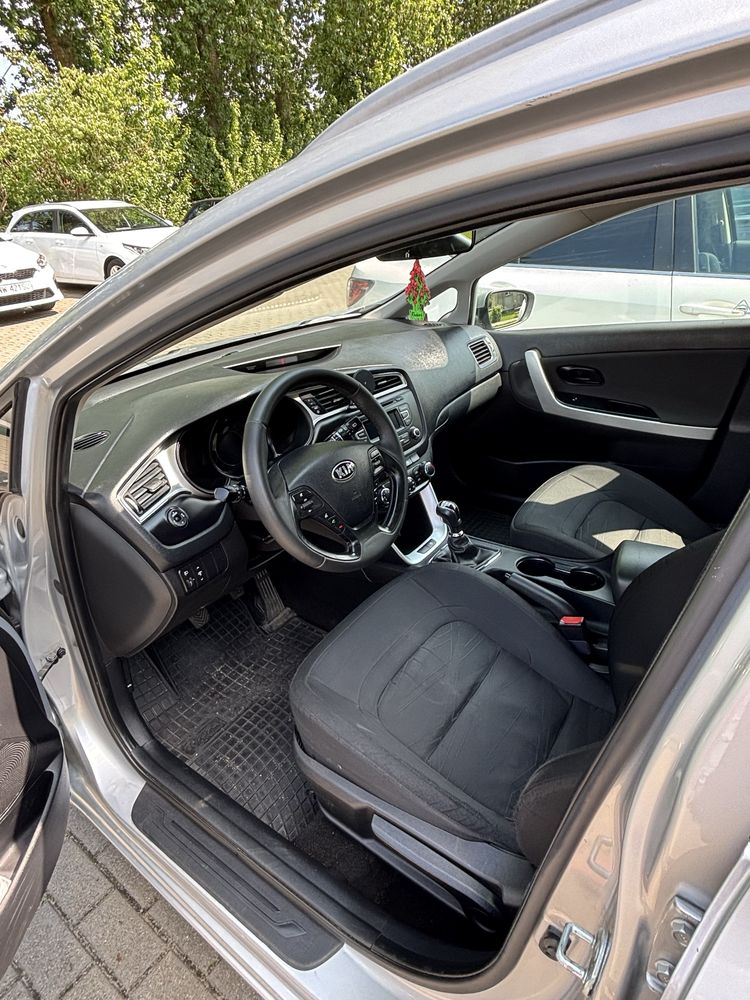 Kia Ceed lift 2017r , 1.4 CRDI 90km , vat 23%