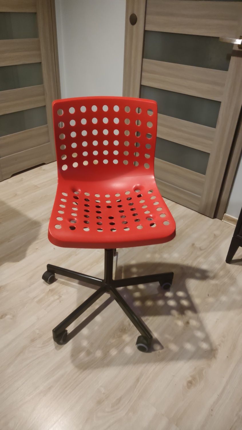 Fotel biurowy IKEA SKÅLBERG dla dziecka
Mogę sprzedać razem z biurkiem