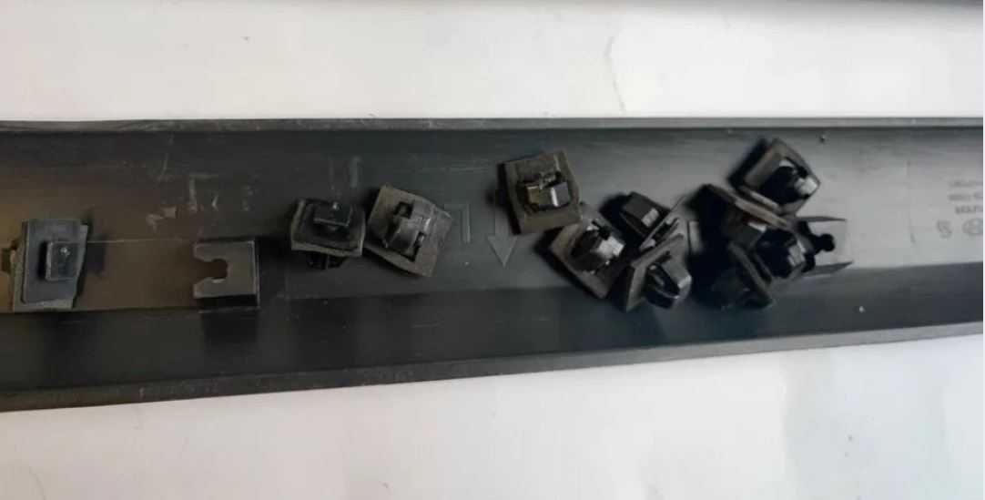Listwa drzwi Hyundai Getz przed lift listwa boczna ozdobna
