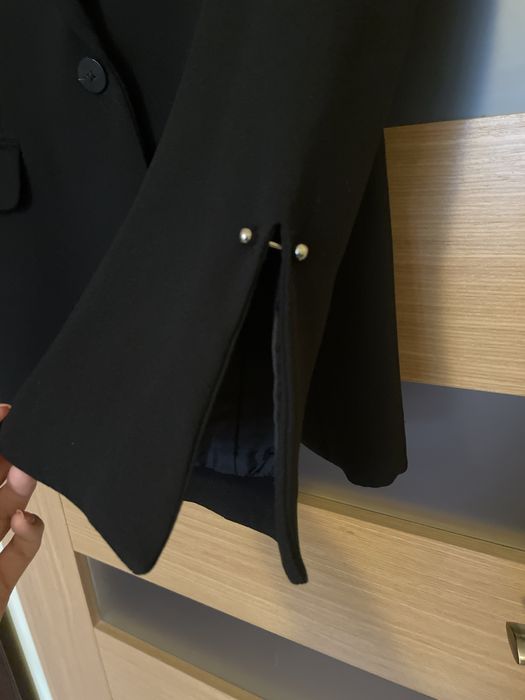 Elegancka czarna marynarka Mango