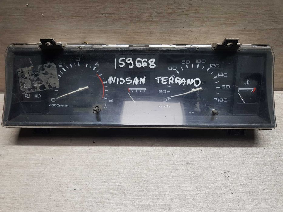 Панель приладів (спідометр, приборка) Nissan Terrano 1987-2000р. 2.4