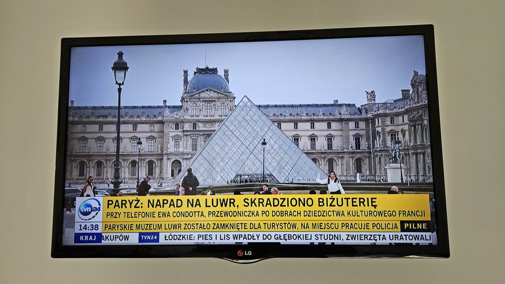 Telewizor FULLHD 32" LG + pilot