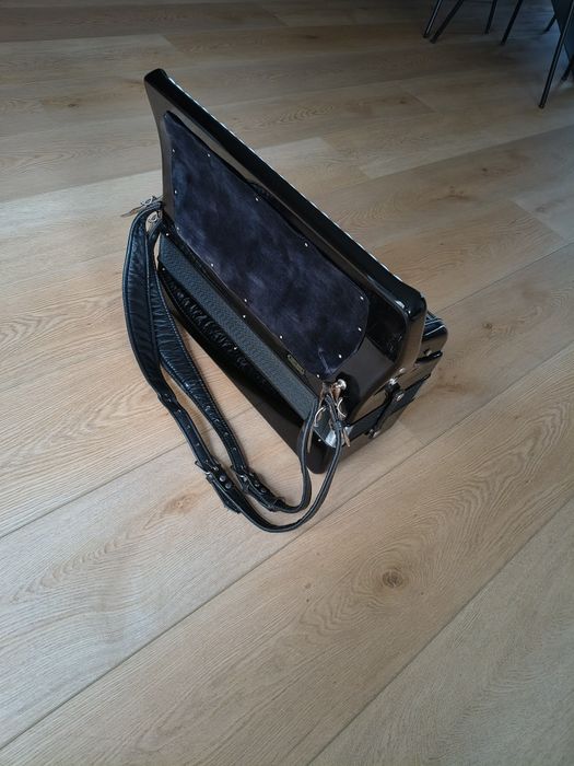 Akordeon Weltmeister CANTUS IV 120 basó 4 chóry, CASOTTO jak NOWY !