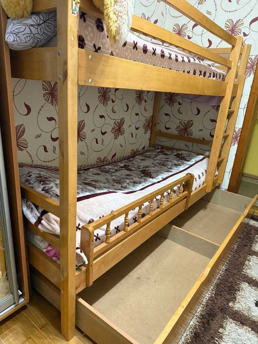Ліжко двоярусне, дерев'яне, дитяче