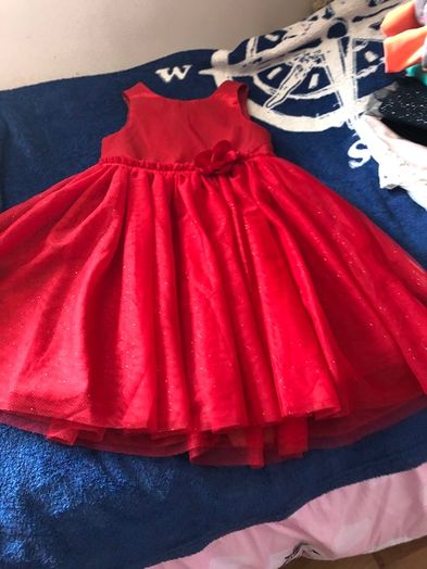 Dziewczęca czerwona sukienka firmy H&M!