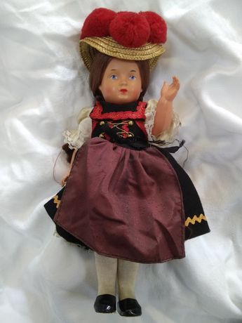 Кукла Schildkröt в традиционном костюме Шварцвальда