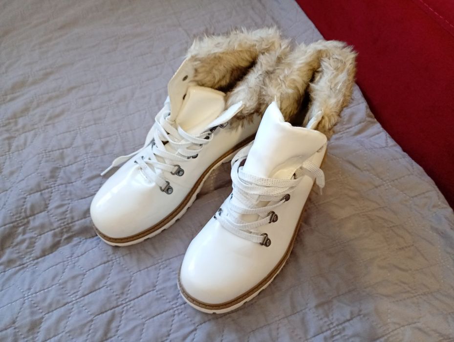 Botki damskie lakierowane 42