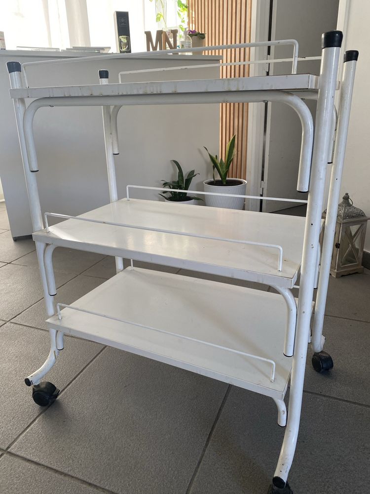 Mesa de estetica com rodas