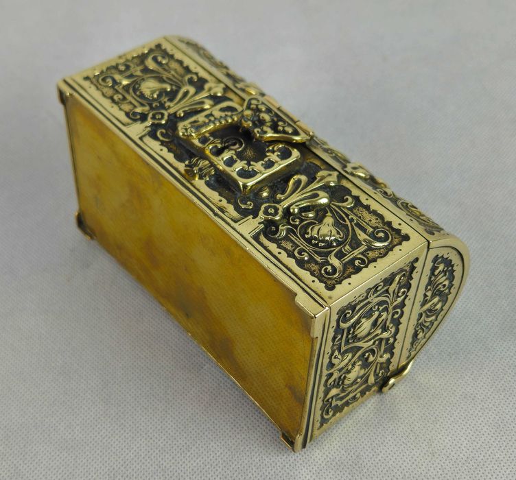 Piękna stylowa mosiężna szkatułka w kształcie kufra z Francji