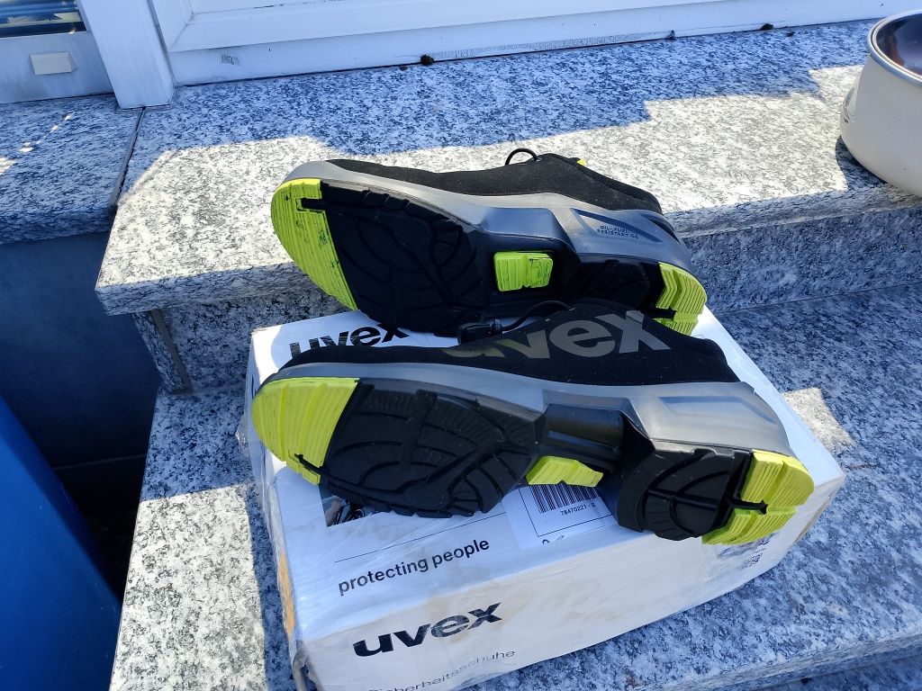 Buty robocze uvex 43 42
